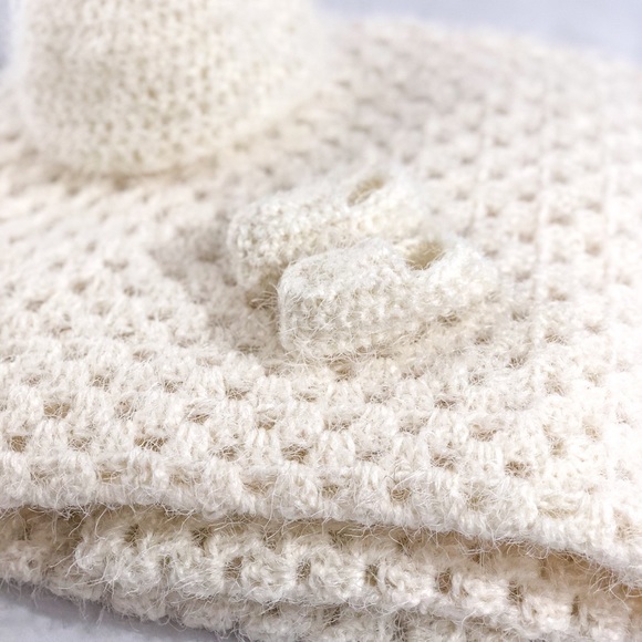 Creme Crochet Baby Set - Picture 3 of 5